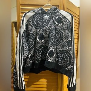 Printed black and white Adidas cropped hoodie SZ XL